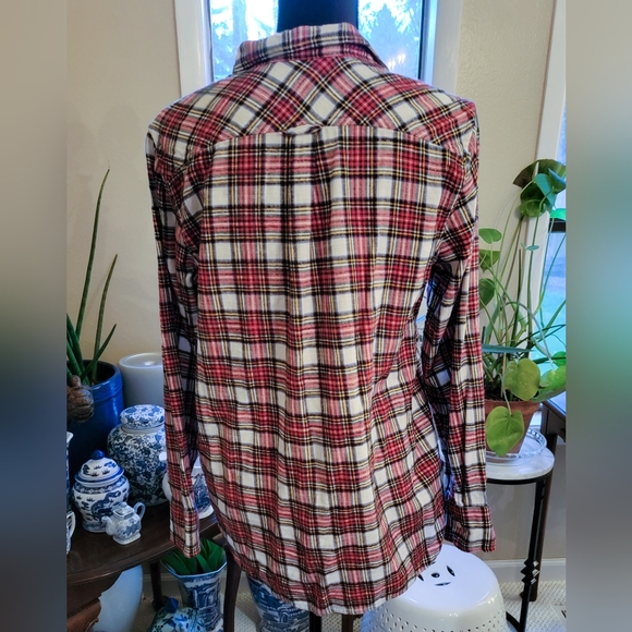 J.Crew Classic-Fit Shirt in Snowy Stewart Tartan Flannel 6 - Picture 4 of 5